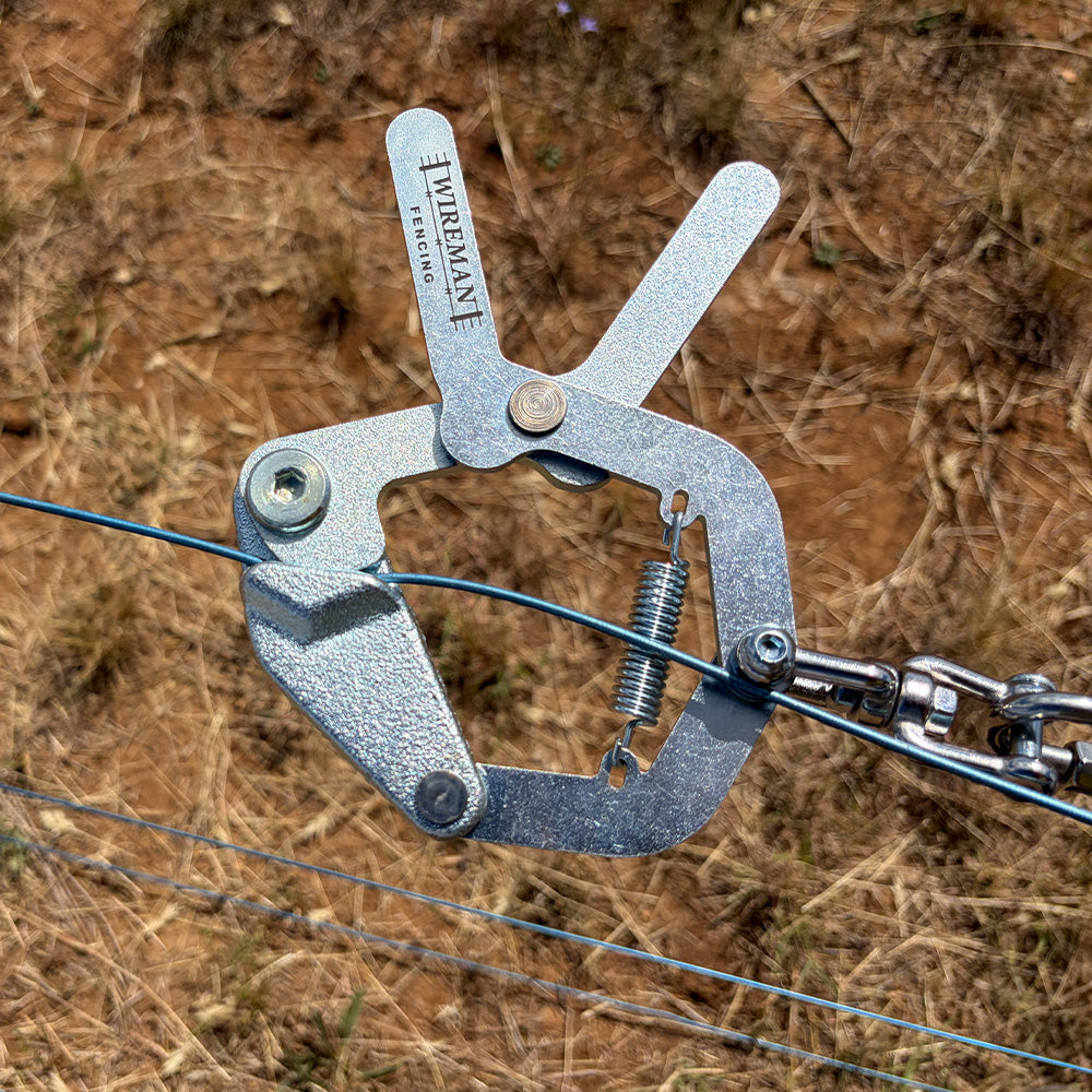 agricultural fencing wire gripper with rabbit ear handles on wire