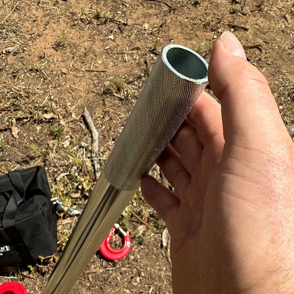 Knurled handle on chain tensioner