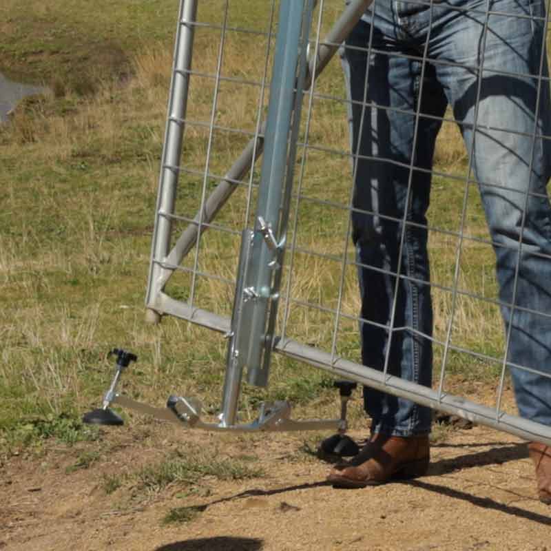 Farm gate prop tool self rotating foot